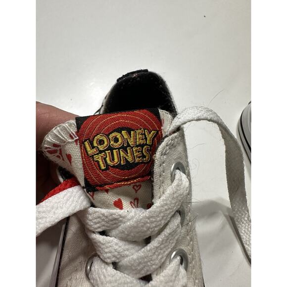 Converse Unisex Pepe Le Pew Sneakers White Black Red Size 5 Infant NWT - Picture 5 of 7